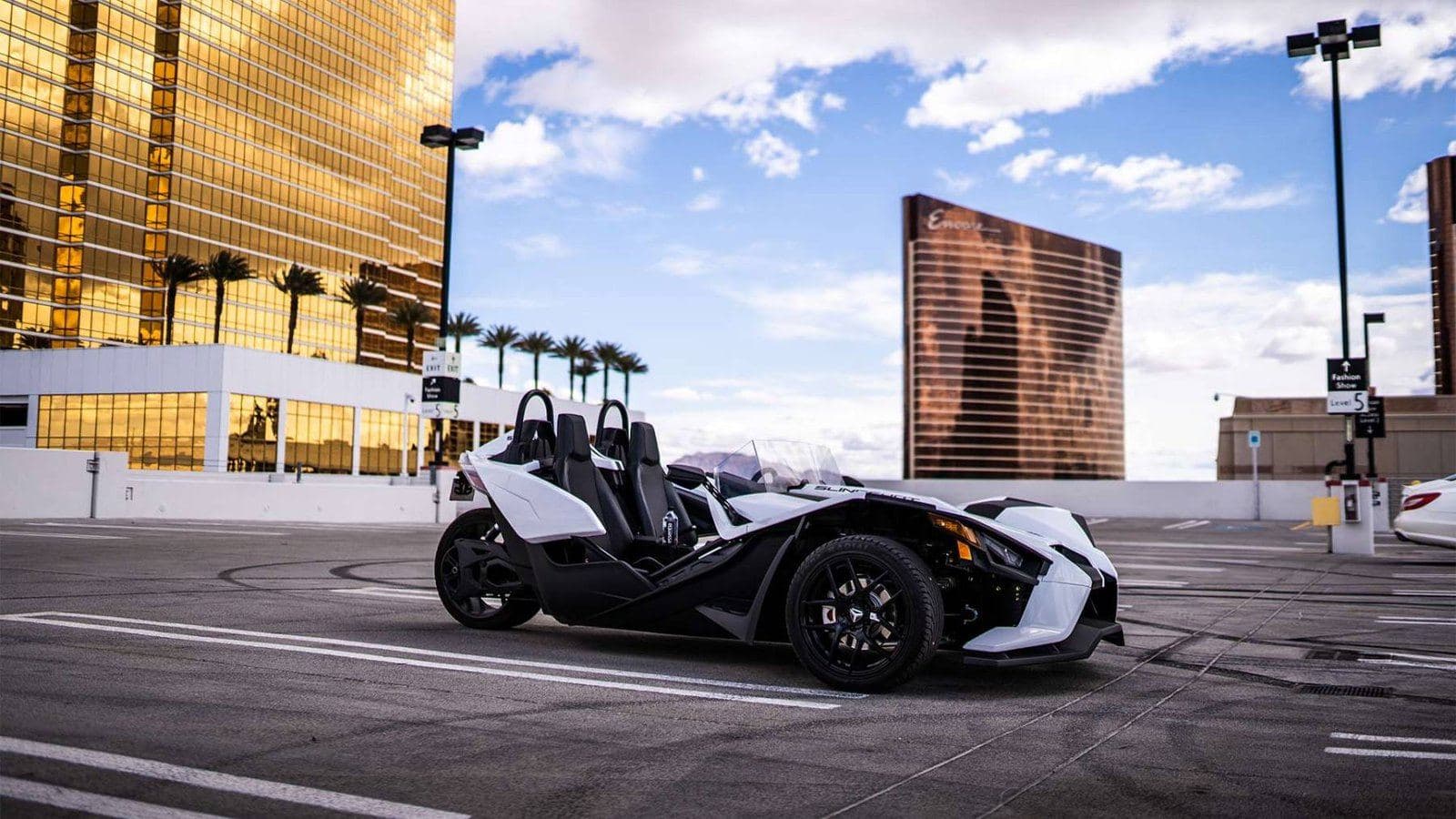2-Seater Polaris Slingshot (Automatic) — photo 4